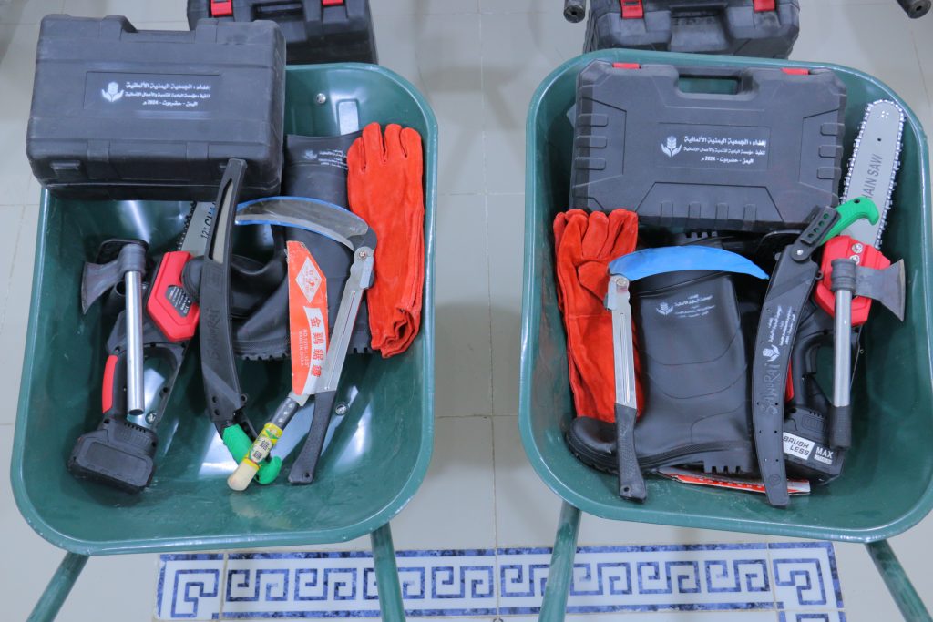 "With support from Deutsch-Jemenitischer Verein für Hilfe und Entwicklung e.V. Albadyh Foundation implemented a project to provide firewood collection tools for poor families in Hadramout." 