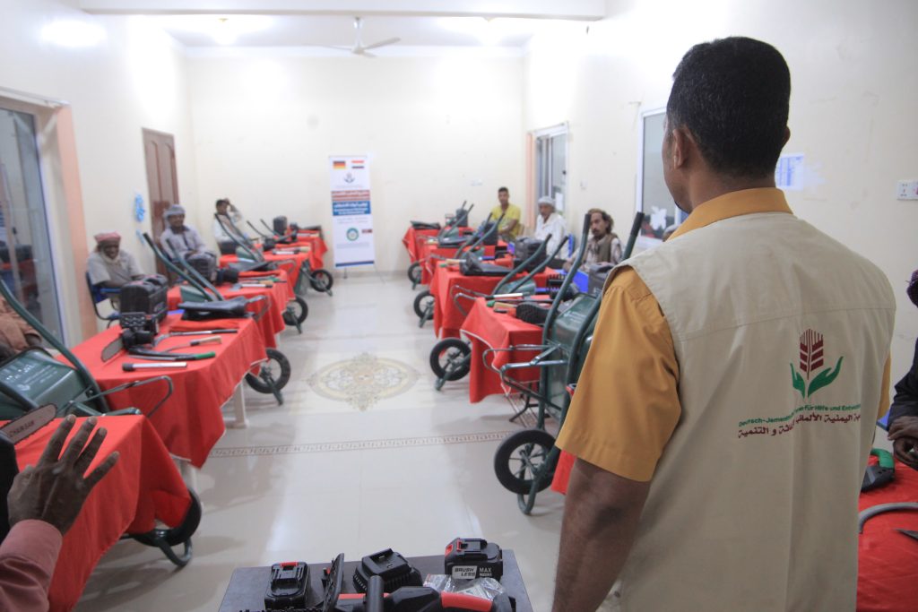 "With support from Deutsch-Jemenitischer Verein für Hilfe und Entwicklung e.V. Albadyh Foundation implemented a project to provide firewood collection tools for poor families in Hadramout." 