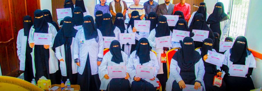 بتمويل مؤسسة البادية .. مكتب الصحة بالقطن يكرم قابلات المجتمع .